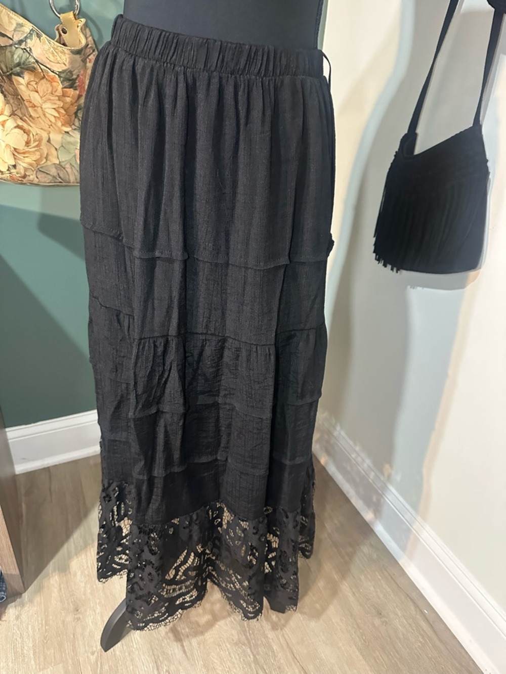 JGEE Black Tiered Maxi Skirt Lace Hem Gothic Boho Stretch Waist M